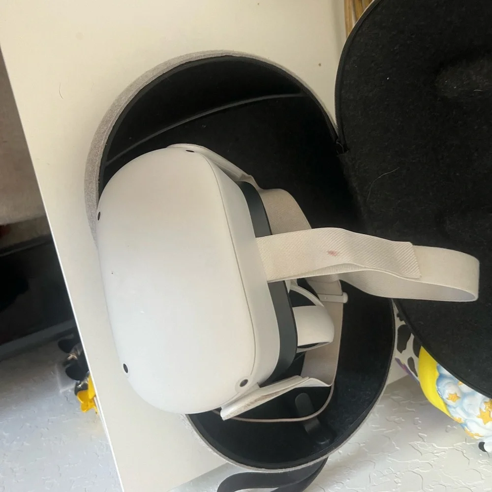 Oculus quest 2 256gb and carrying case